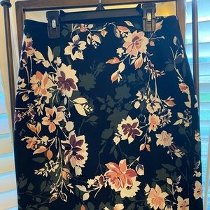 White House black market pencil skirt size 4